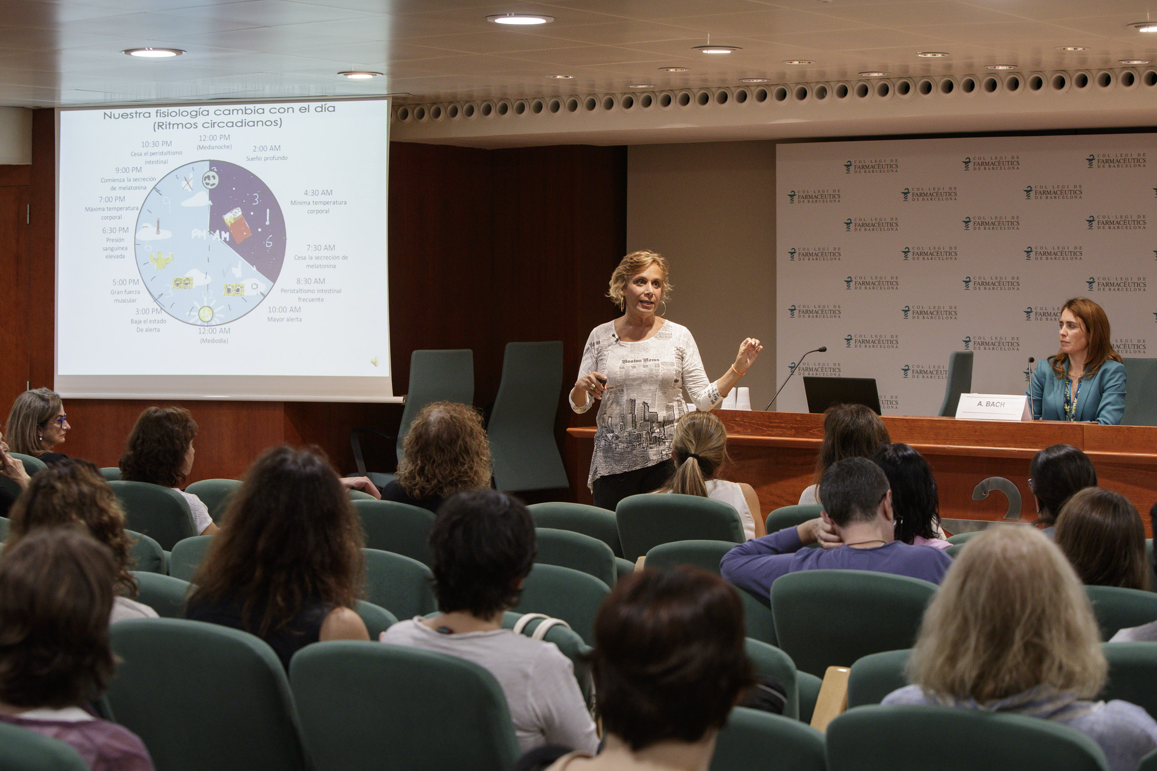 Marta Garaulet, durant la conferència Cronobiologia, hora dels àpats i obesitat. 