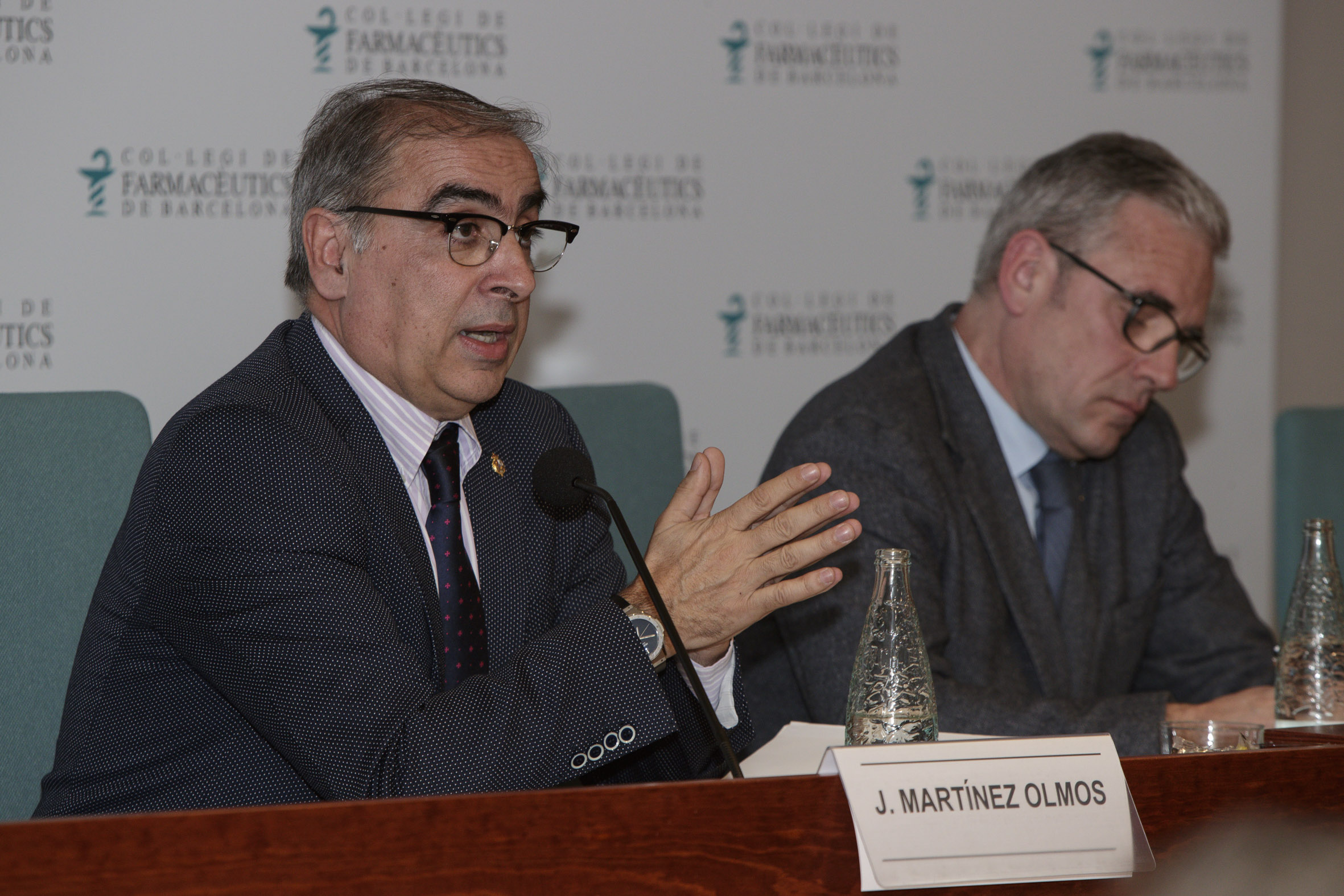 José Martínez Olmos i Jordi De Dalmases, durant la presentació del llibre "El futuro de la Sanidad en España".