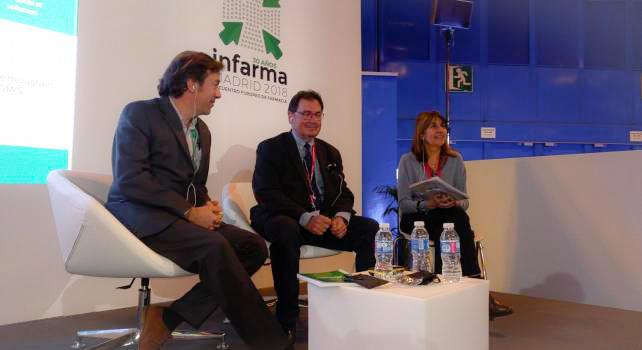 Guillermo Bagaria, Rafel Guayta-Escolies i Pilar Gascón durant la taula sobre antibiòtics celebrada a Infarma. Font: El Global