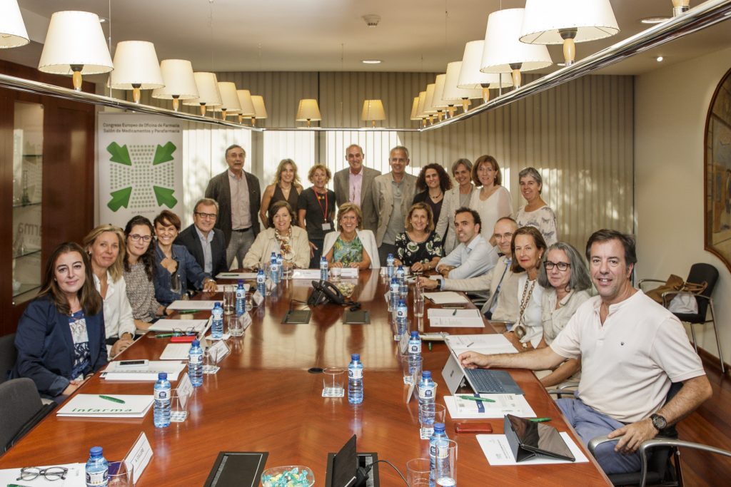 Membres del Comitè Científic d'Infarma Barcelona 2019, amb la directora del Congrés, Francisca Aranzana al centre.