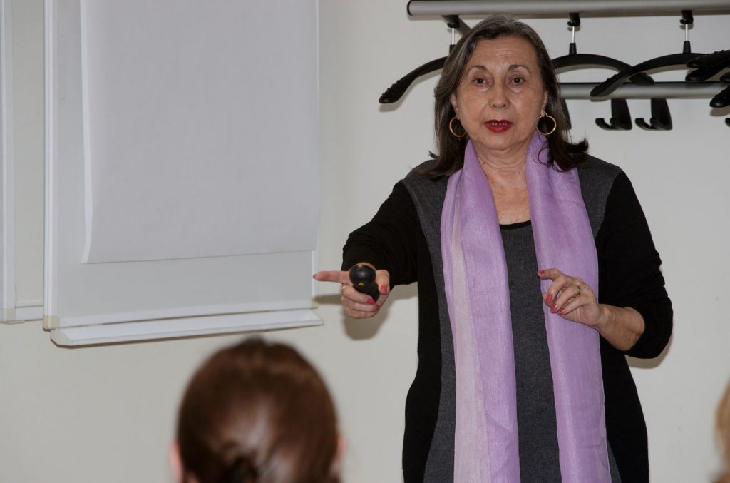 María José Alonso va formar part de l'equip docent de la formació "Interaccions. Més enllà del medicament".