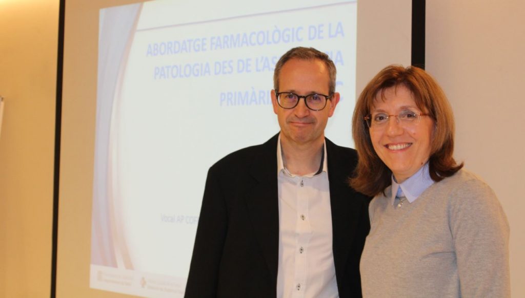 Pere J. Simonet, metge de família de l'EAP Viladecans 2 i Roser Vallès, farmacèutica i vocal d'Atenció Primària del COFB. 