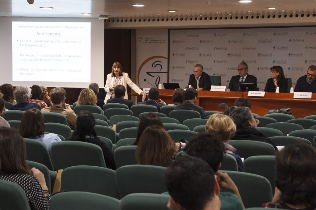 Pilar Gascón, secretària del CCFC, en un moment de la presentació del projecte de primeres dispensacions.