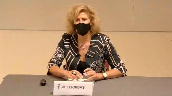 Nuria Terribas,jurista experta en bioètica i biodret, en un moment de la seva conferència inaugural del programa formatiu del COFB.