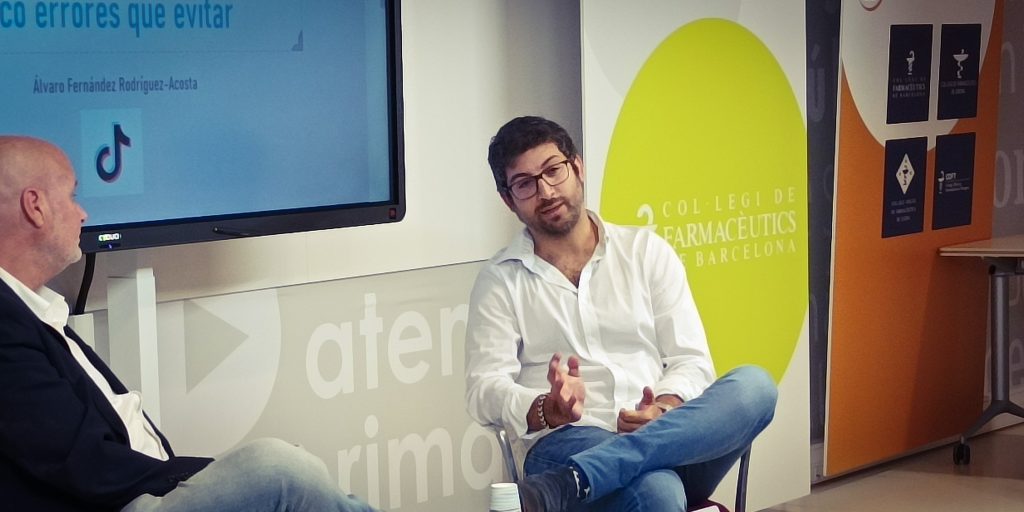 Álvaro Fernández, en un moment de la xerrada sobre la seva experiència a TikTok. 