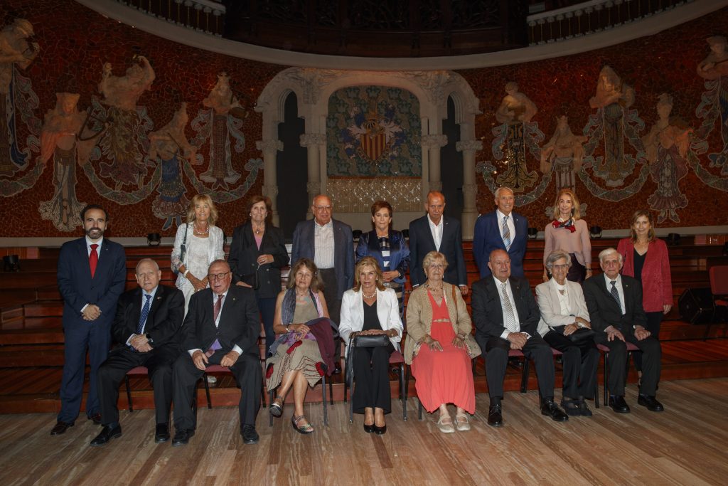 Foto de grup amb els col·legiats que celebraven 50 anys de col·legiació (promoció 2020). 