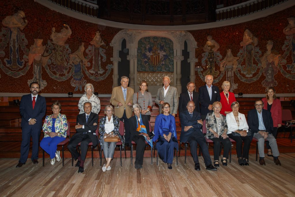 Foto de grup amb els col·legiats que celebraven 50 anys de col·legiació (promoció 2021). 