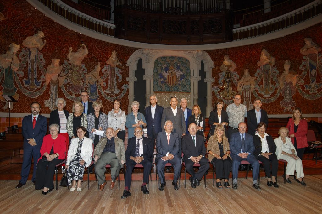 Foto de grup amb els col·legiats que celebraven 50 anys de col·legiació (promoció 2022). 