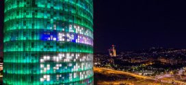 Dos edificis emblemàtics de Barcelona s’il·luminen de verd en el marc del Dia Mundial del Farmacèutic