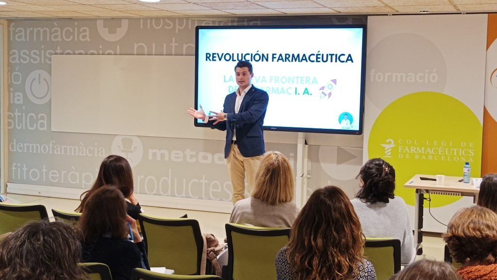 Francisco Javier Iniesta durant la seva exposició en relació amb la farmàcia 2.0.